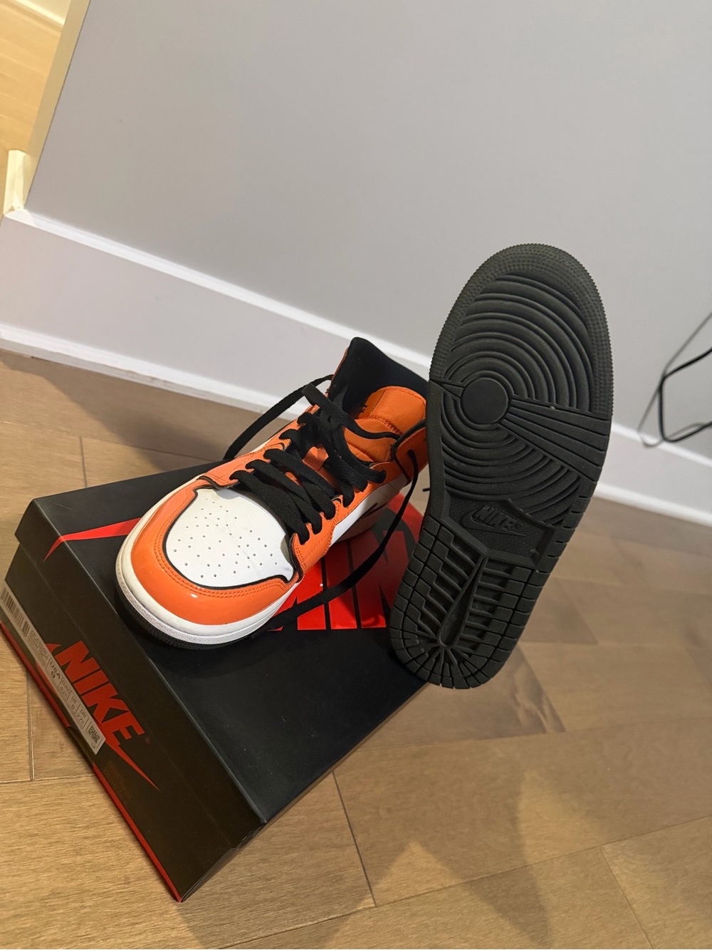Nike Men’s Orange Black White Low-Top Sneakers — Iconic Colorway